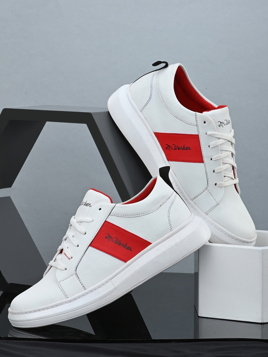 

mr wonker Men White Friends Colourblocked Sneakers