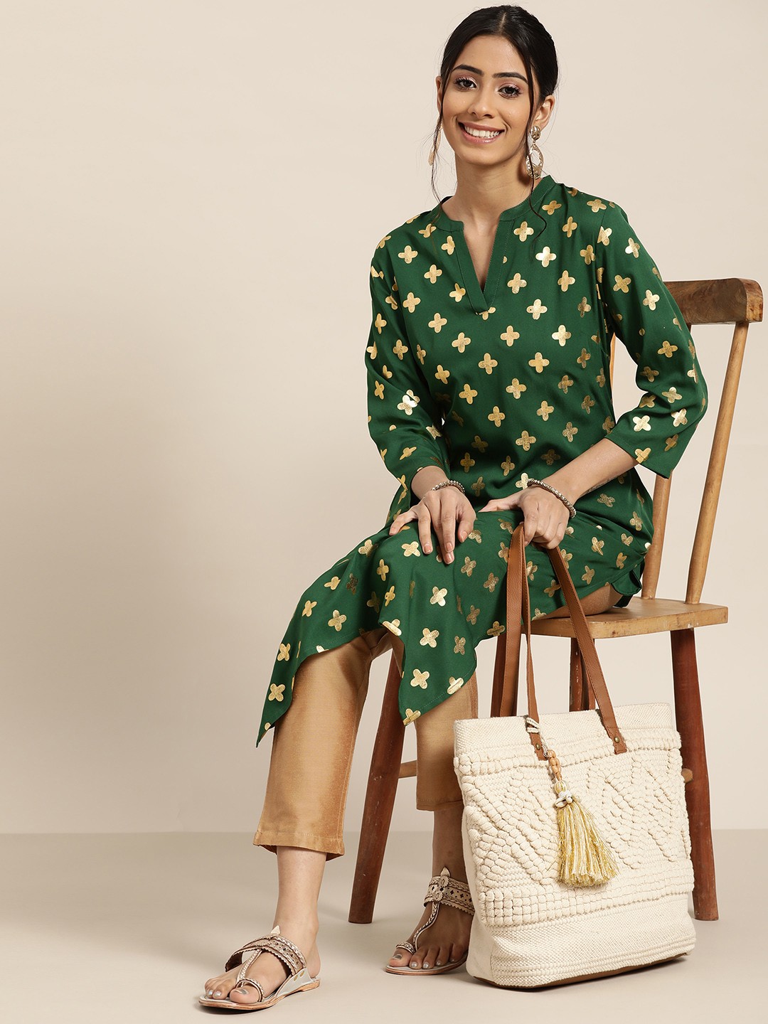 

Sangria Women Green & Golden Ethnic Motifs Printed Straight Kurta