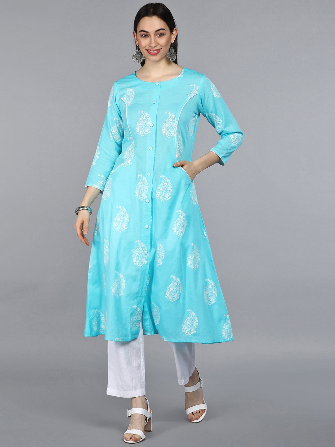 

AHIKA Women Blue & White Ethnic Motifs Printed Cotton Kurta