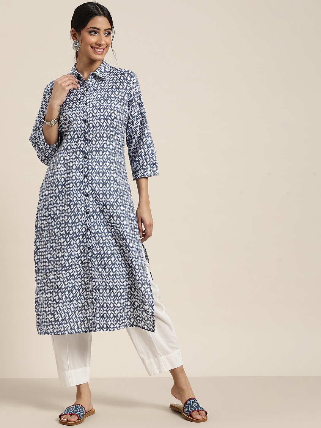 

Sangria Women Blue & White Ethnic Motifs Printed Kurta