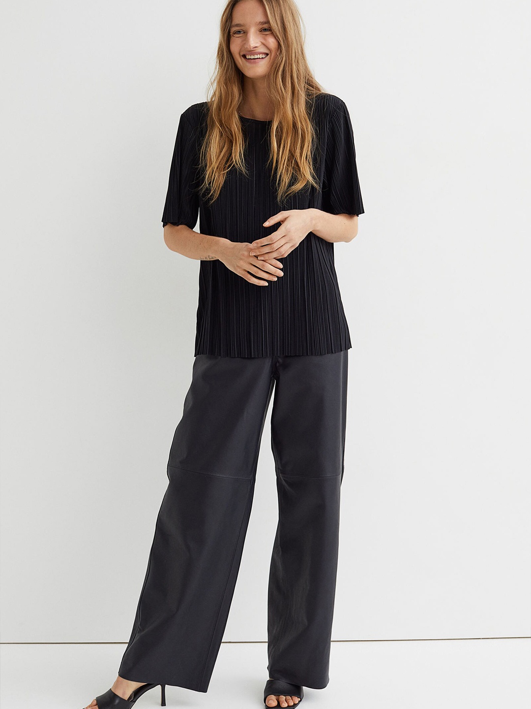 

H&M Woman Black Pleated top