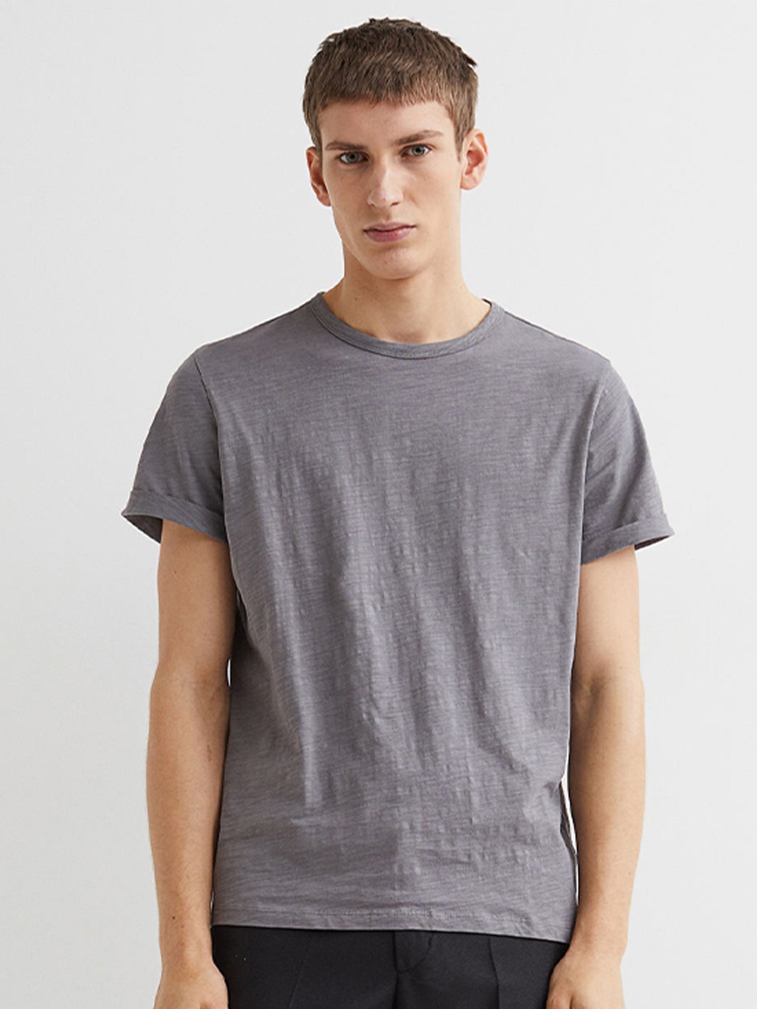 

H&M Men Grey Solid Cotton Regular Fit Pure Cotton T-shirt