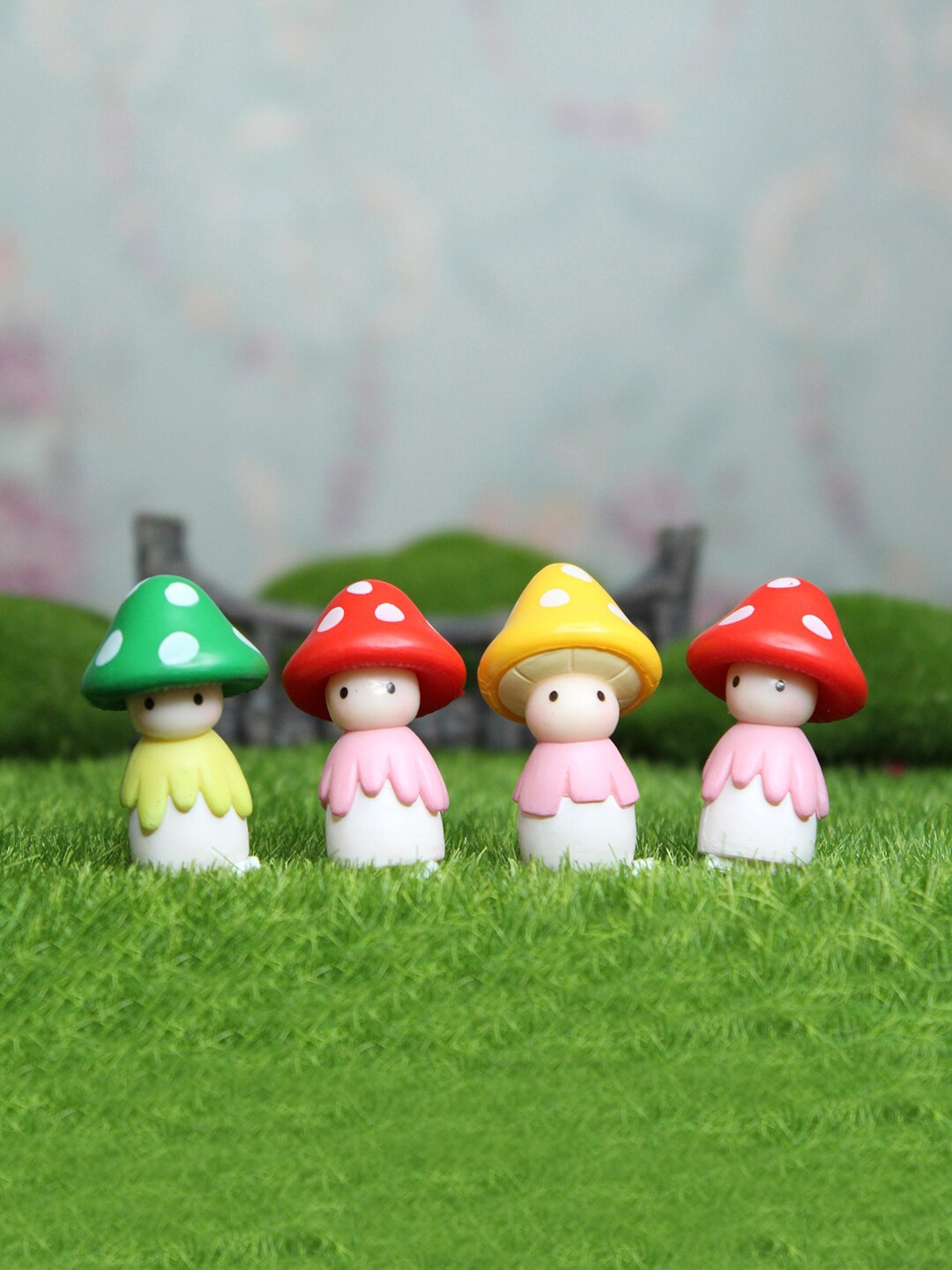 

Wonderland Set Of 4 White Mushroom Dolls Garden Miniatures