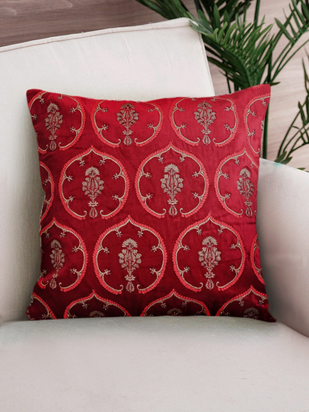 

NISRAG HOME Red & Gold-Toned Ethnic Motifs Velvet Square Cushion Covers