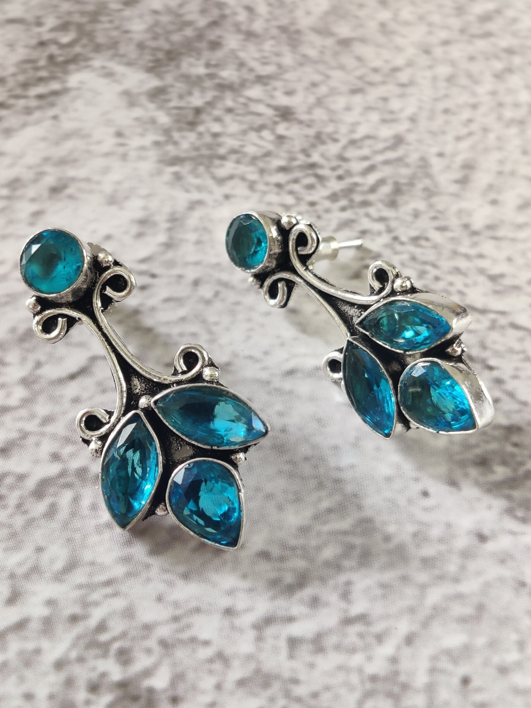 

EL REGALO Blue Floral Studs Earrings