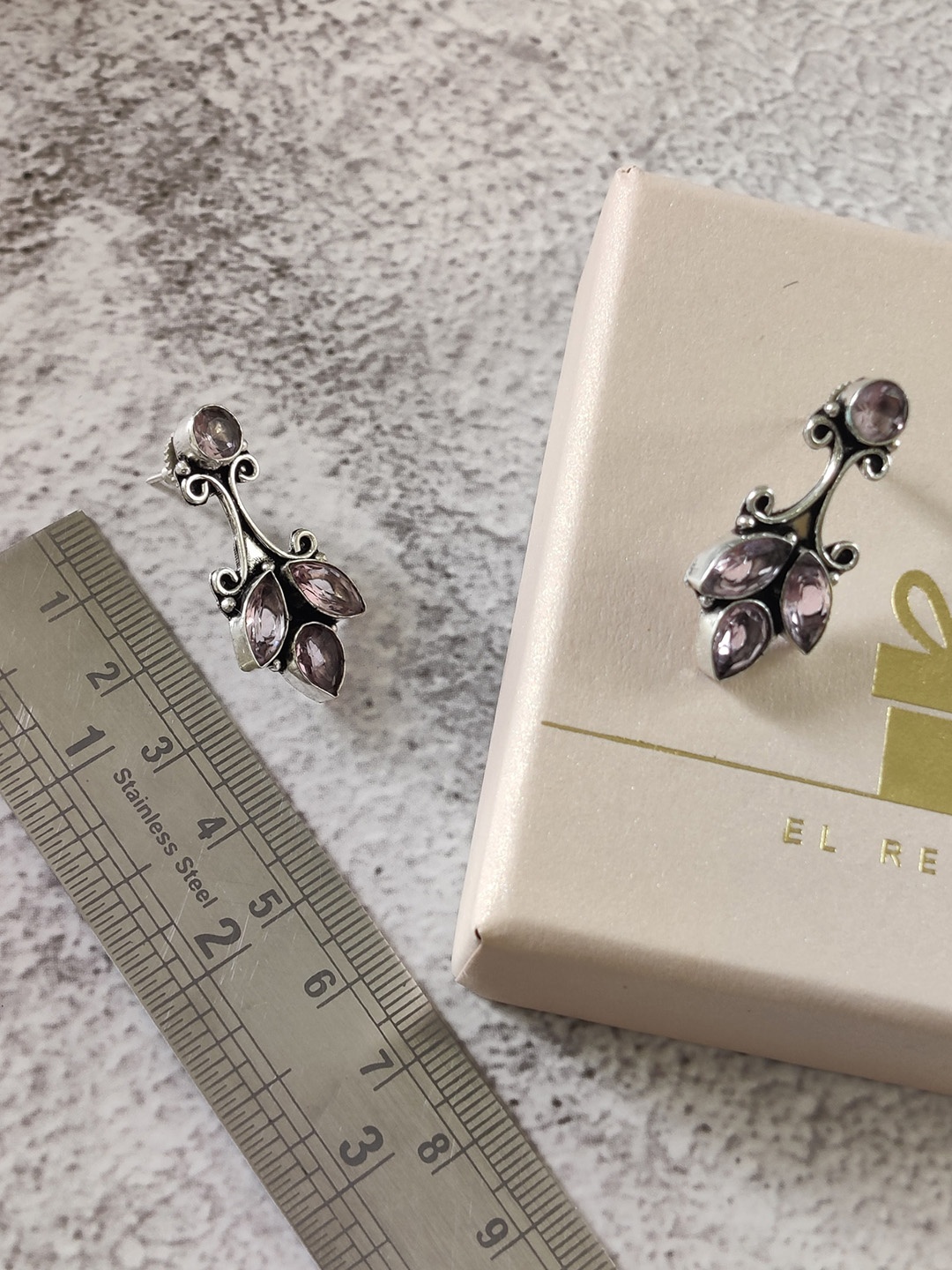 

EL REGALO Pink Floral Studs Earrings