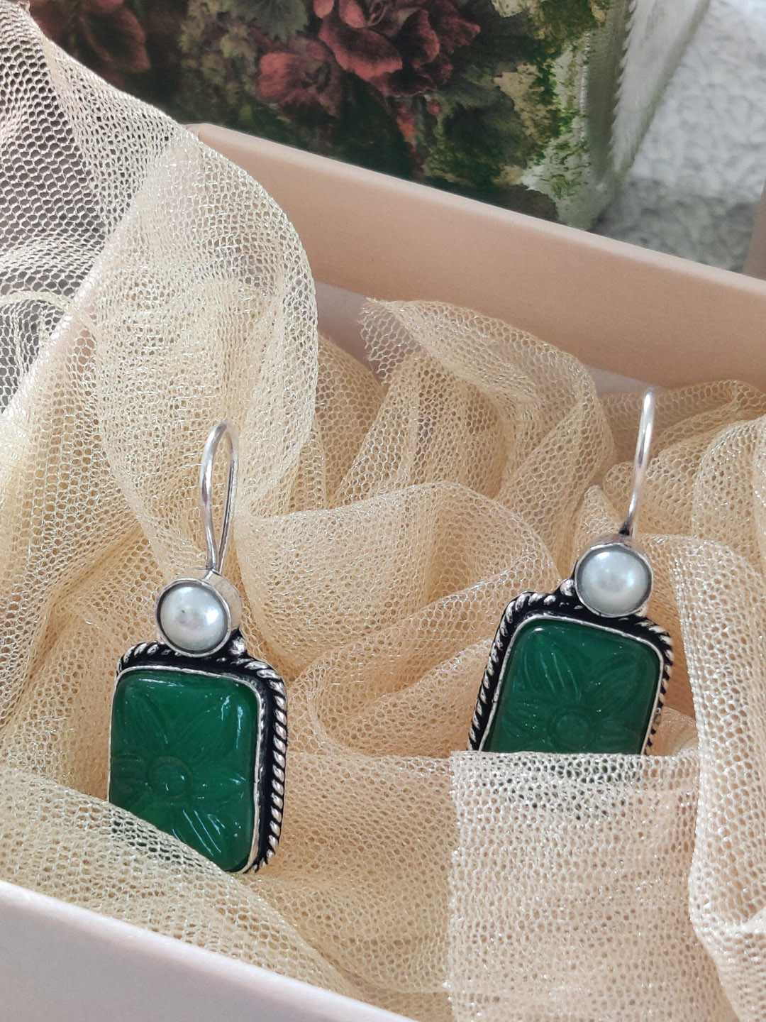 

EL REGALO Green Geometric Drop Earrings