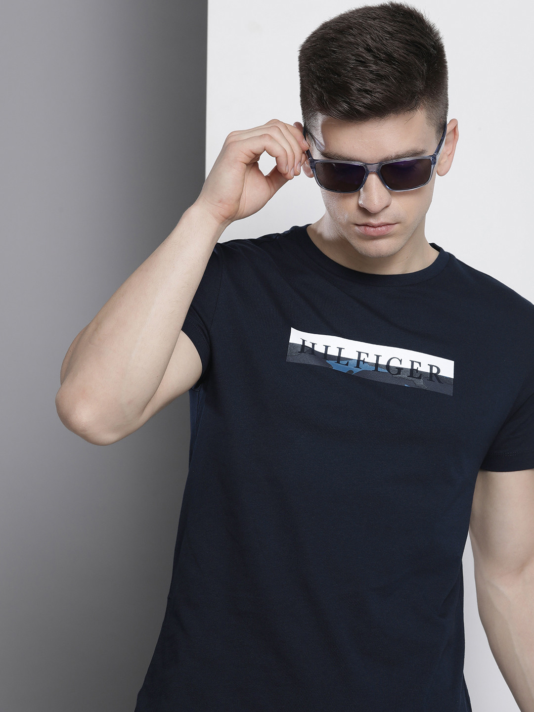 

Tommy Hilfiger Men Navy Blue Brand Logo Printed Pure Cotton T-shirt