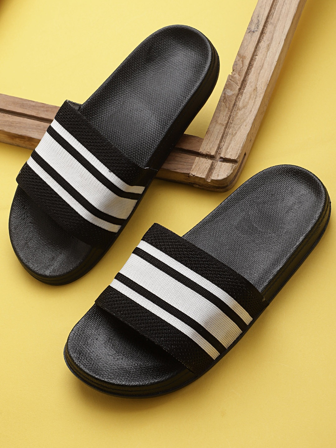 

Pampy Angel Men Black & White Striped Rubber Sliders