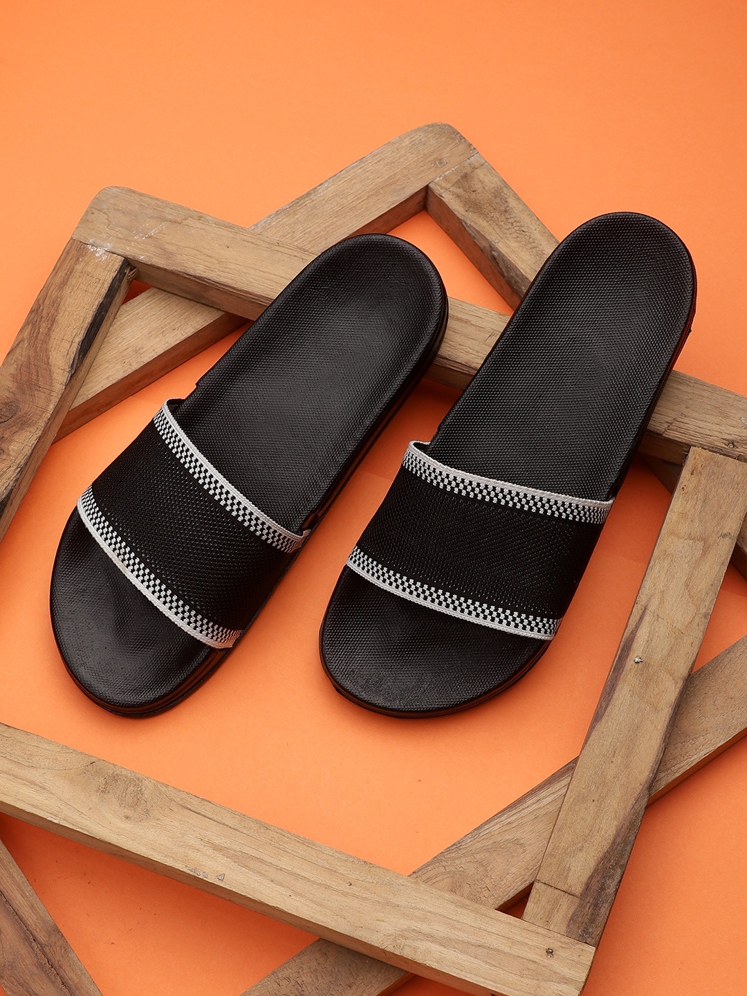 

Pampy Angel Men Black & White Printed Rubber Sliders
