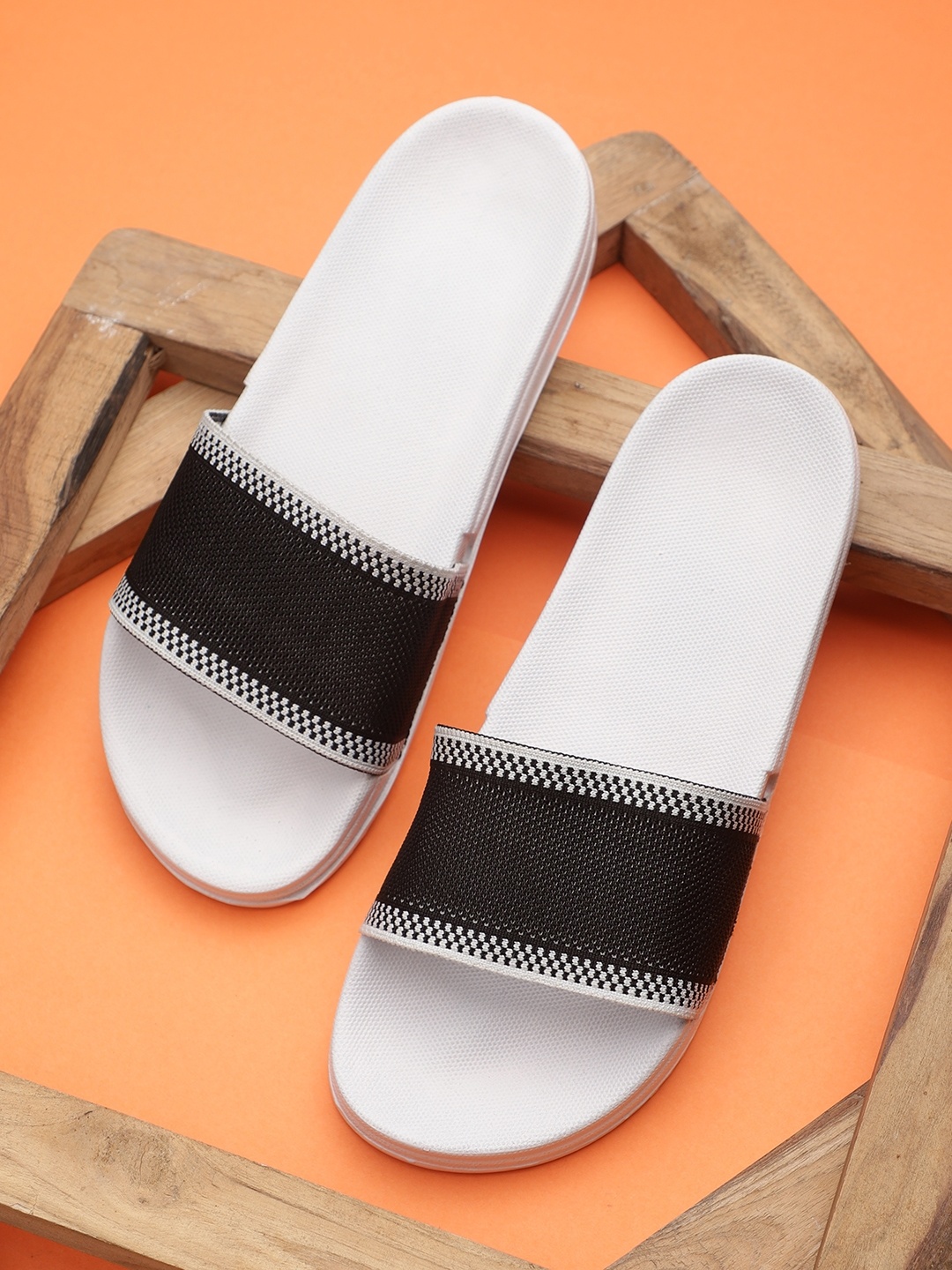 

Pampy Angel Men White & Black Printed Rubber Sliders