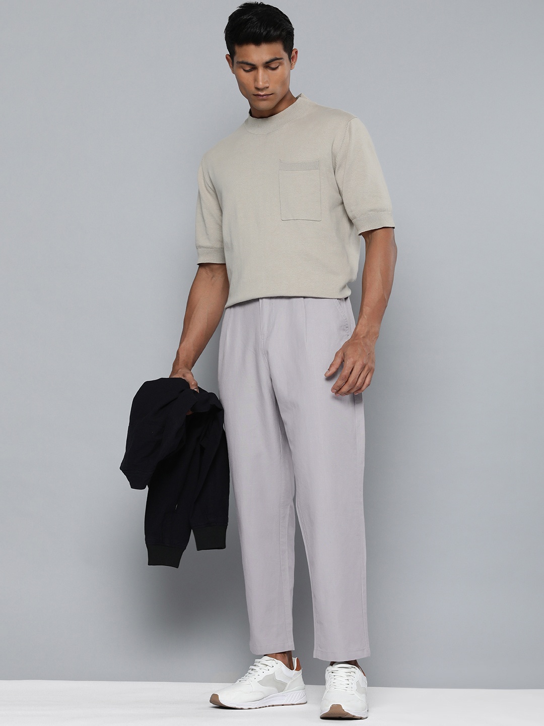 

ether Men Grey Solid Tapered Fit Pleated Trousers