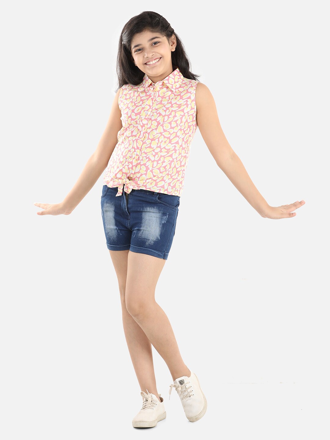 

StyleStone Girls Pink & Blue Floral Printed Pure Cotton Top with Shorts