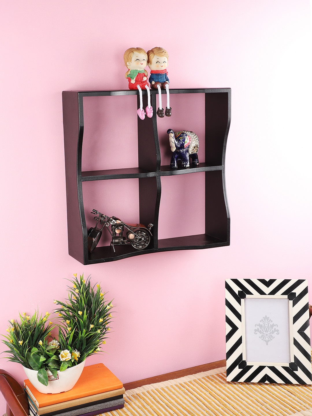 

Home Sparkle Black Wave Wall Shelf