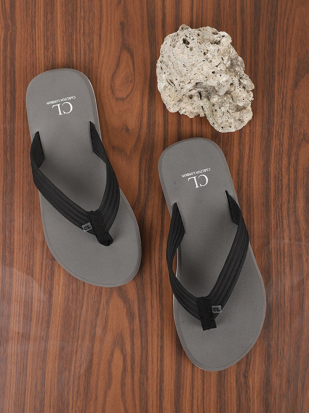 

Carlton London Men Grey & Black Colourblocked Thong Flip Flops