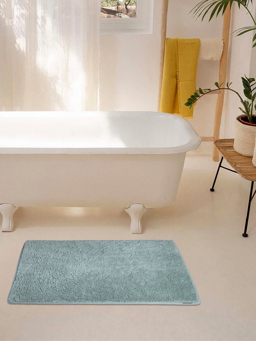 

Arrabi Green Solid 2000 GSM Cotton Rectangular Bath Rug
