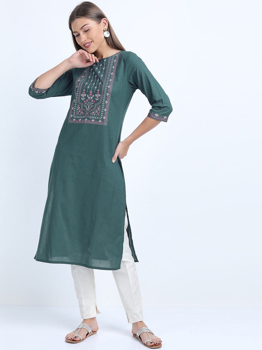 

Vishudh Women Teal Yoke Design Cotton Kurta
