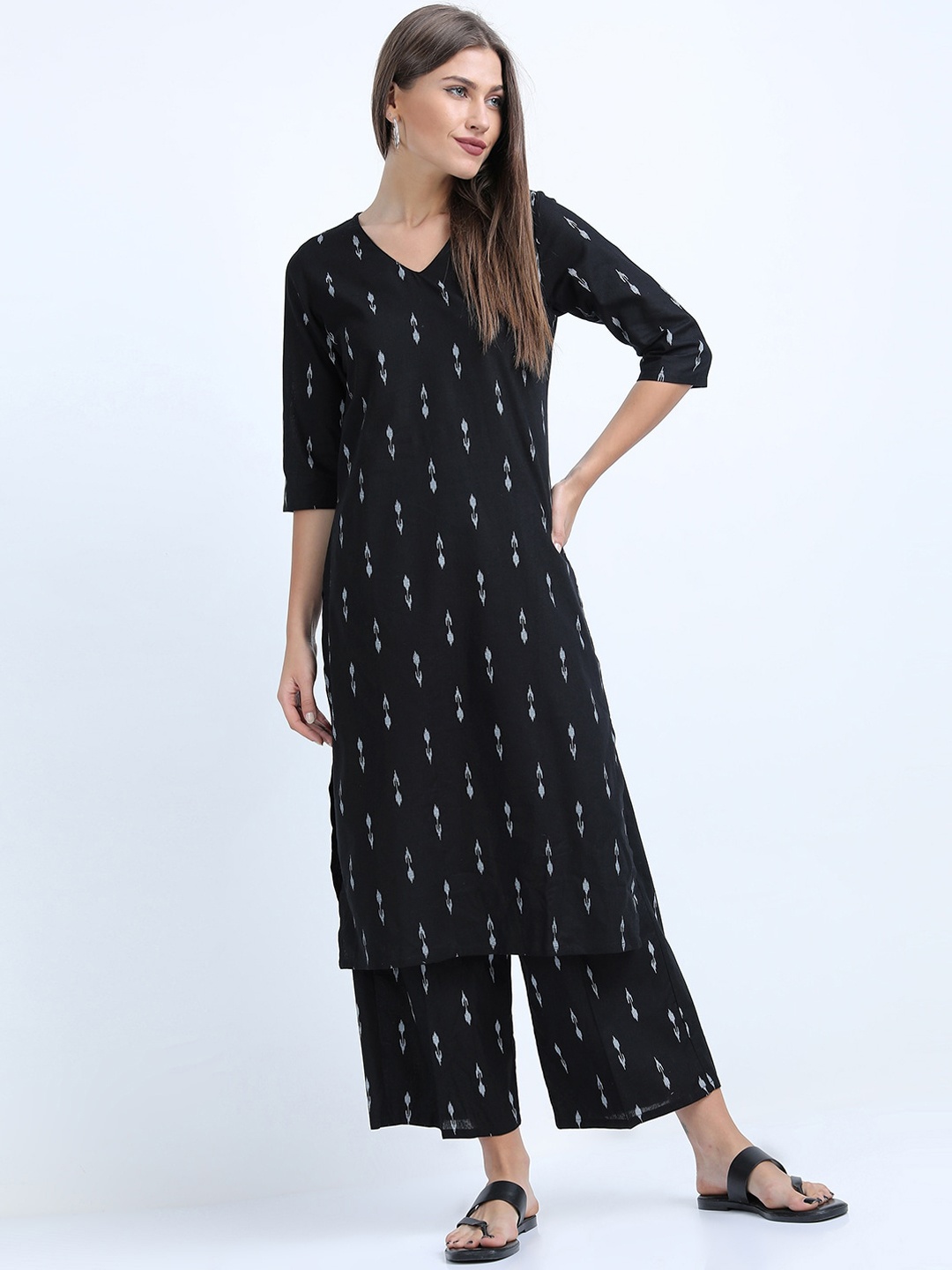 

Vishudh Women Black & White Ethnic Motifs Printed Pure Cotton Kurta with Palazzos