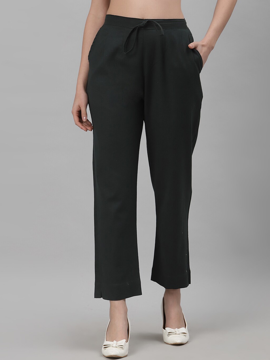 

NEUDIS Women Green Classic Pure Cotton Cropped Cigarette Trousers