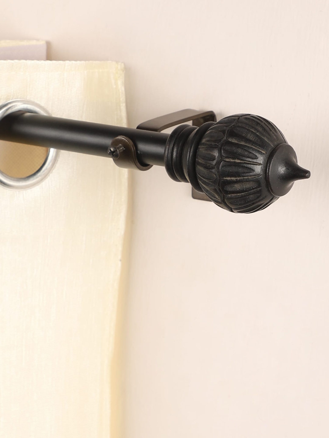 

The Decor Mart Set of 4 Black Extendable Curtain Rods With Brackets