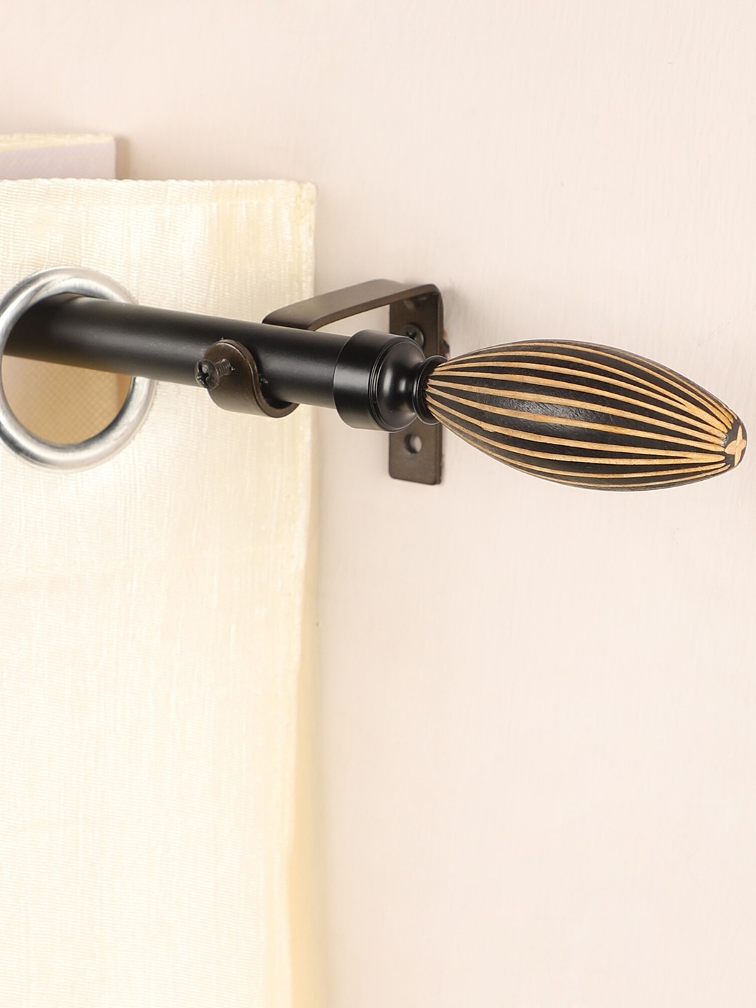 

The Decor Mart Brown Extendable Curtain Rod With Brackets