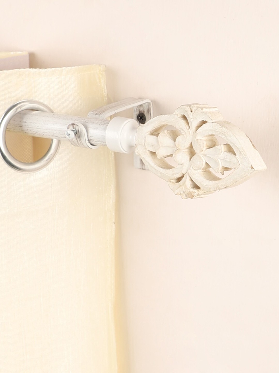 

The Decor Mart Beige Extendable Curtain Rods With Brackets