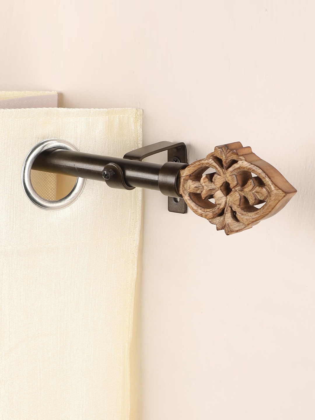 

The Decor Mart Brown Extendable Curtain Rods With Brackets