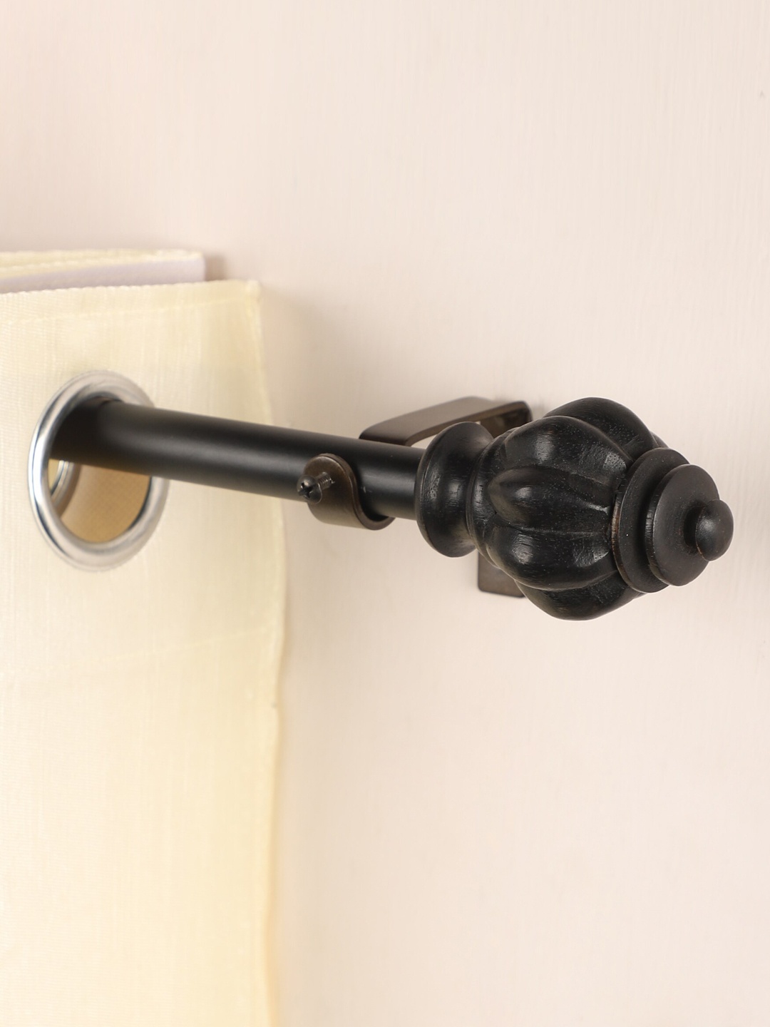 

The Decor Mart Set of 4 Black Extendable Curtain Rods With Brackets