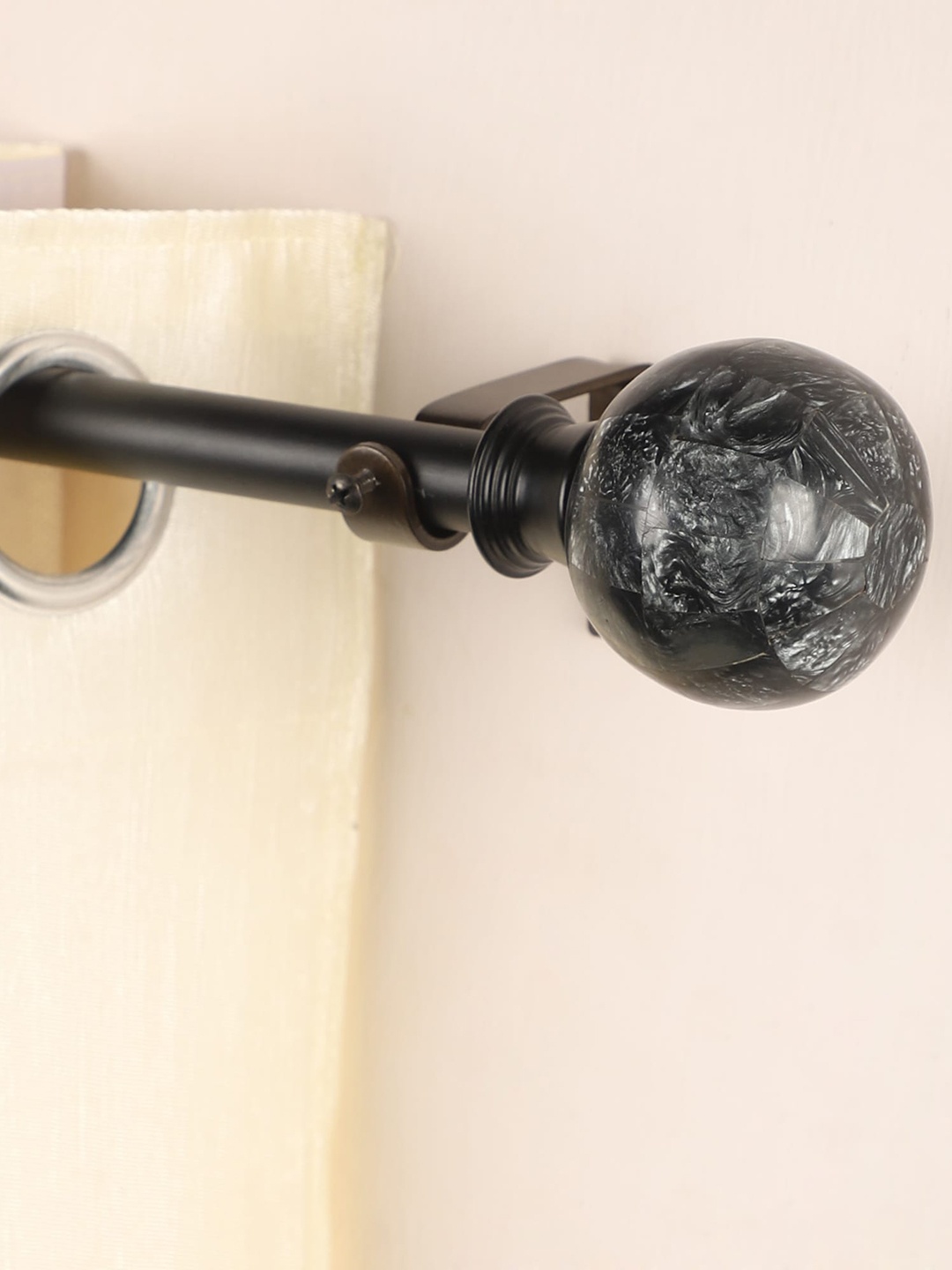 

The Decor Mart Set of 2 Black Extendable Curtain Rods With Brackets