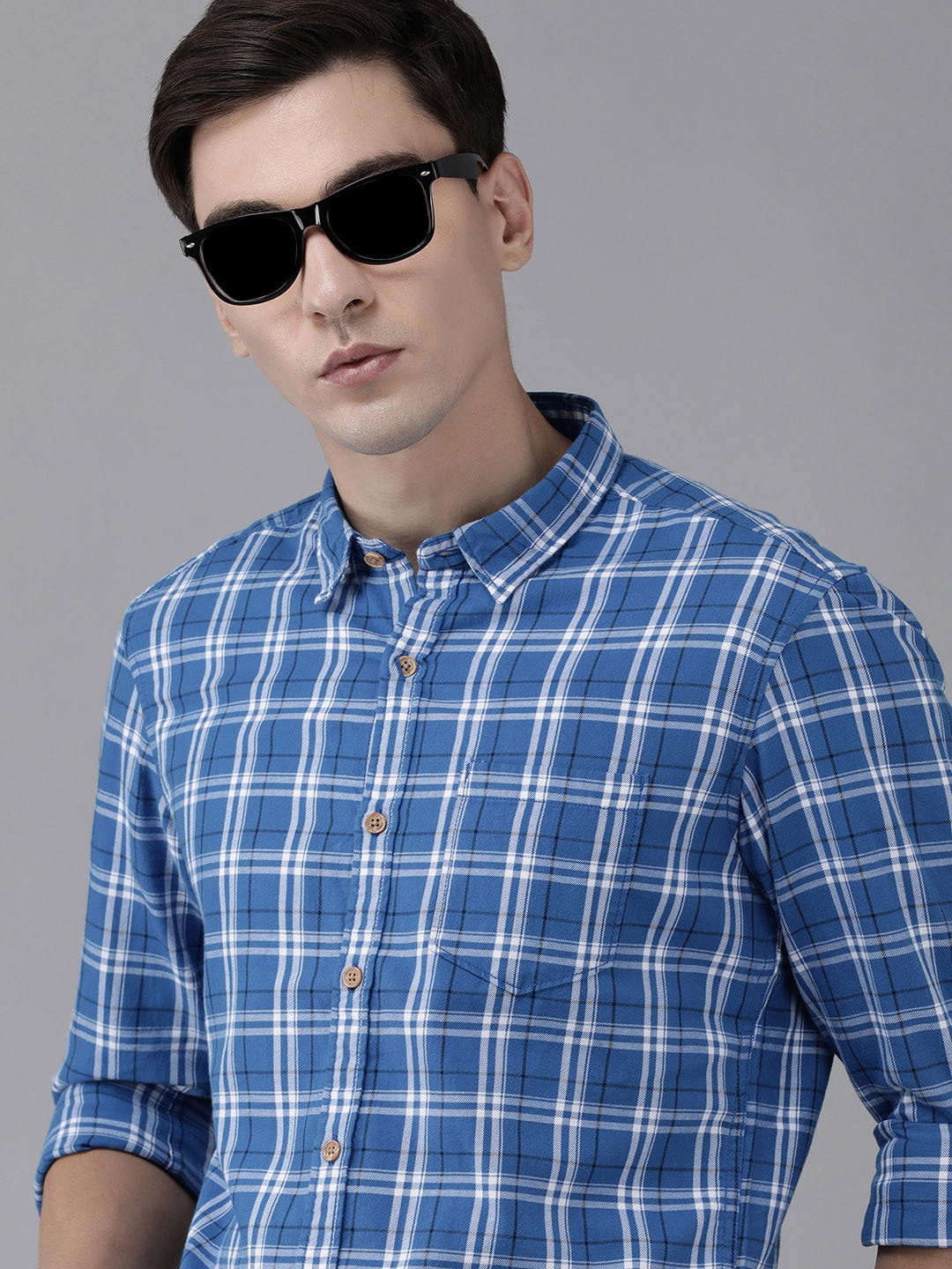

BEAT LONDON by PEPE JEANS Men Blue & White Slim Fit Checked Pure Cotton Casual Shirt