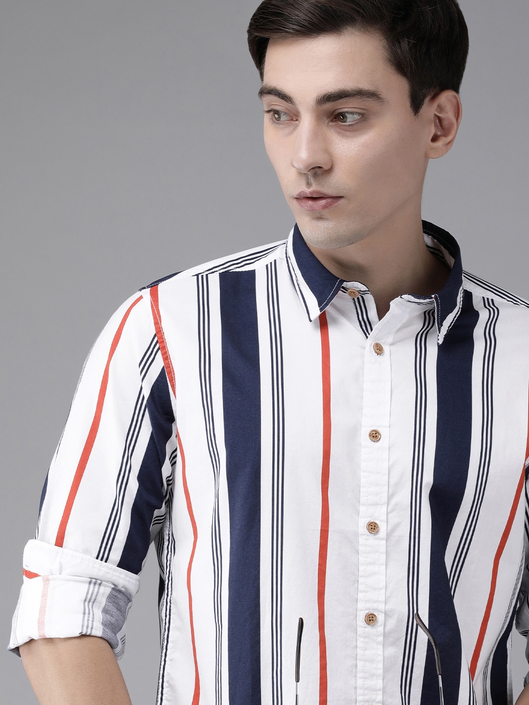 

BEAT LONDON by PEPE JEANS Men White & Navy Blue Slim Fit Striped Pure Cotton Casual Shirt
