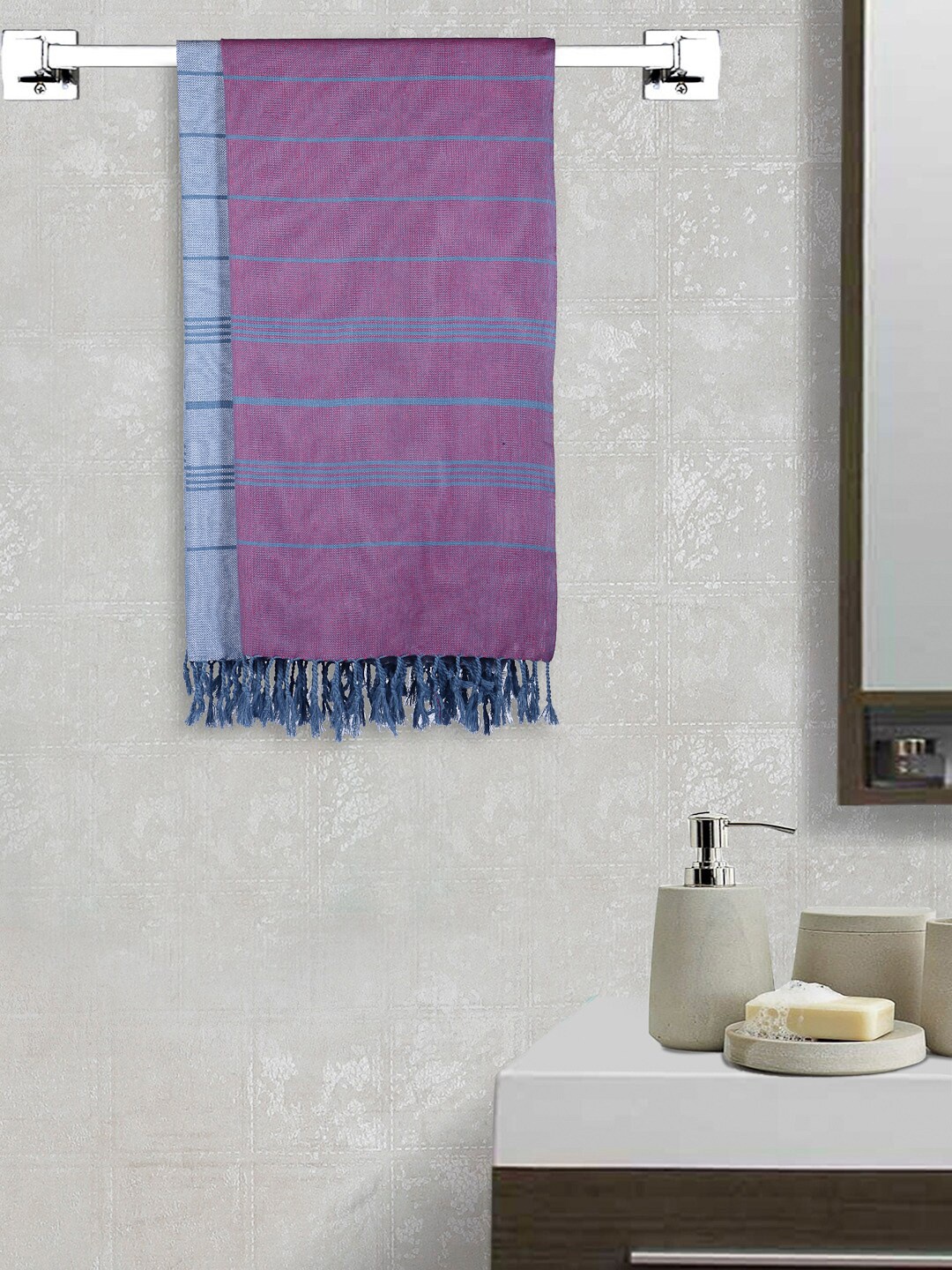 

Arrabi Set Of 2 Blue & Purple 210 GSM Printed Cotton Bath Towel