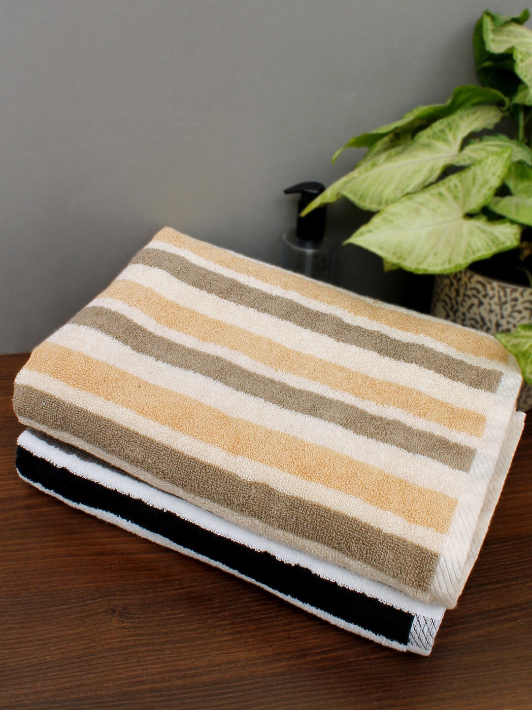 

AVI Living Set Of 2 Beige & Black Striped 500 GSM Pure Cotton Bath Towels