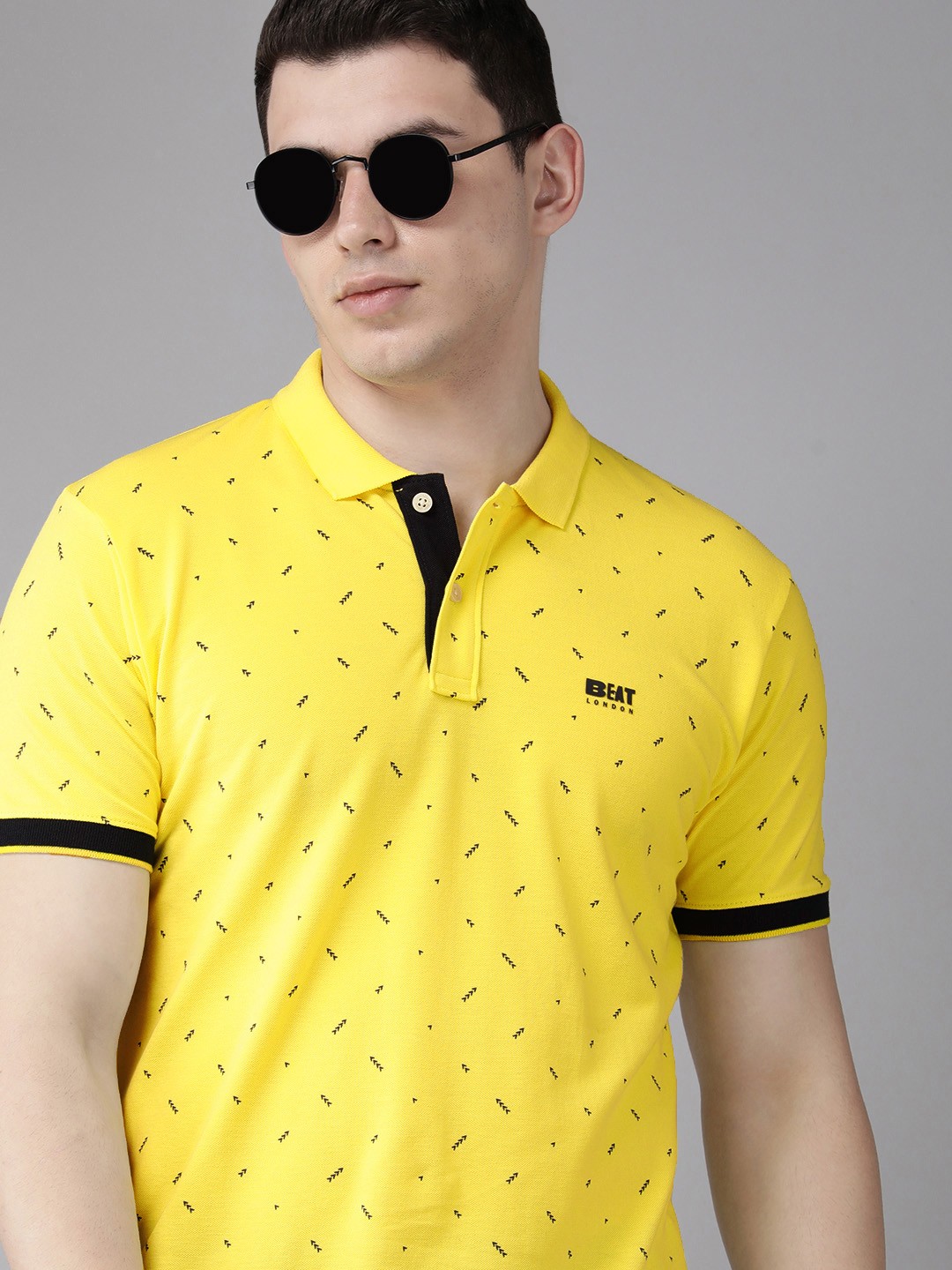 

BEAT LONDON by PEPE JEANS Men Yellow & Black Printed Polo Collar Pure Cotton T-shirt