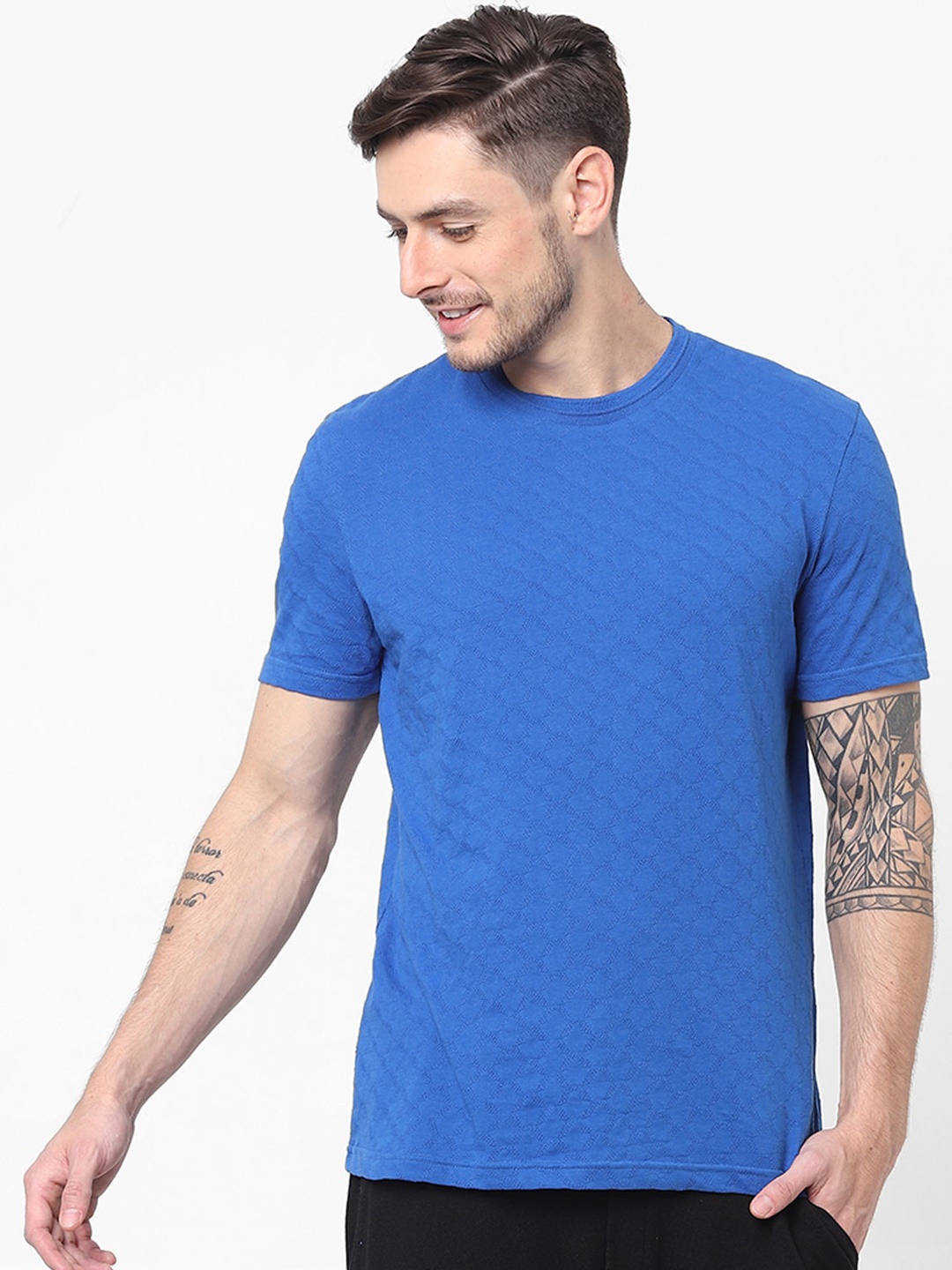 

Celio Men Blue Solid T-shirt