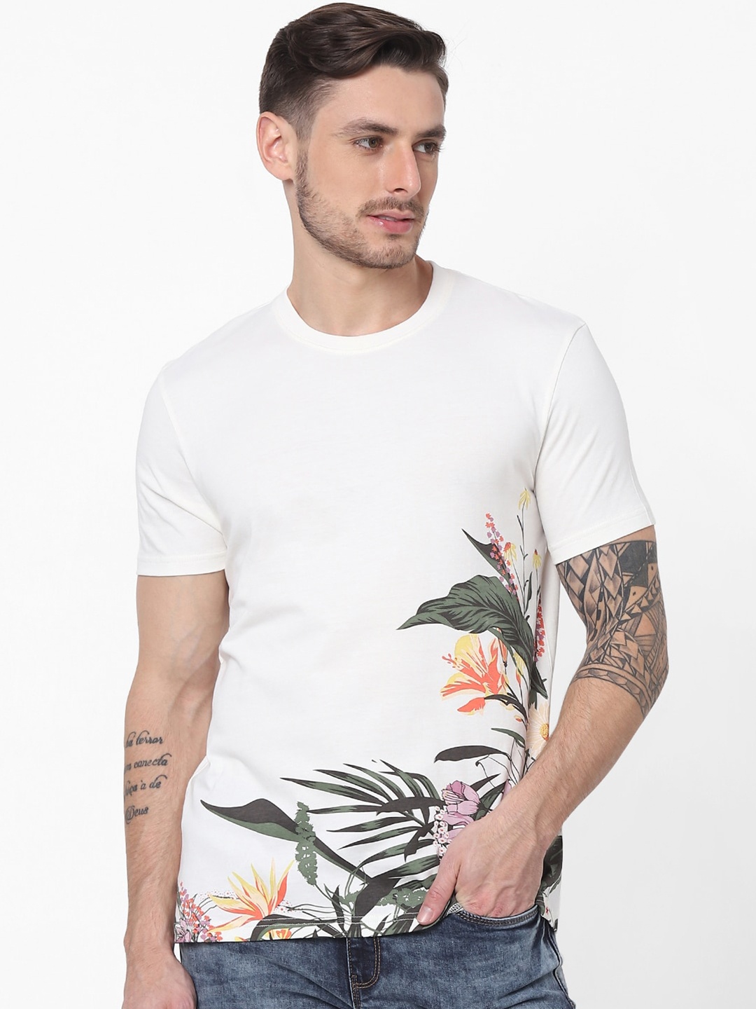 

Celio Men Off White & Green Printed Tropical Cotton T-shirt