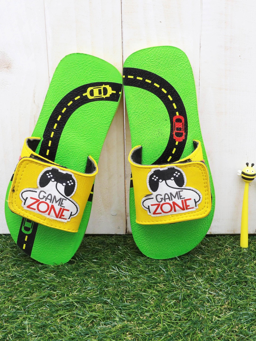 

DChica Boys Green Gamer Applique Open Toe Sliders