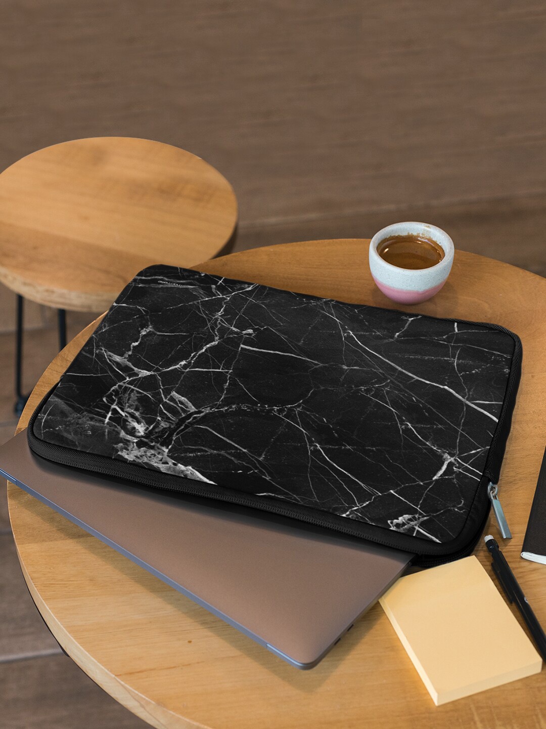 

macmerise Unisex Black & White Printed Laptop Sleeve