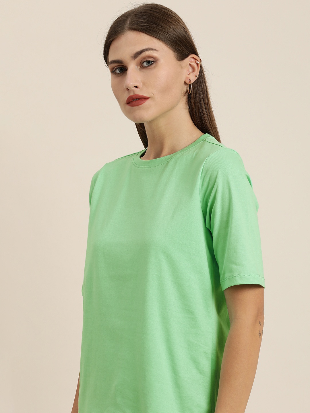 

ether Women Green Solid Round Neck Pure Cotton T-shirt