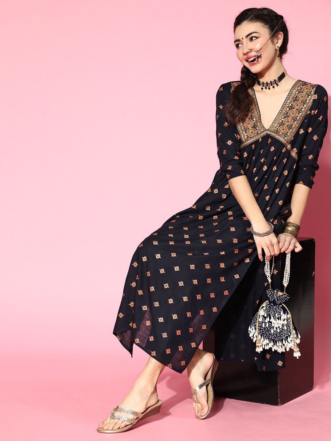 

Prakrti Viscose Rayon Ethnic Motifs Kurta Set, Navy blue