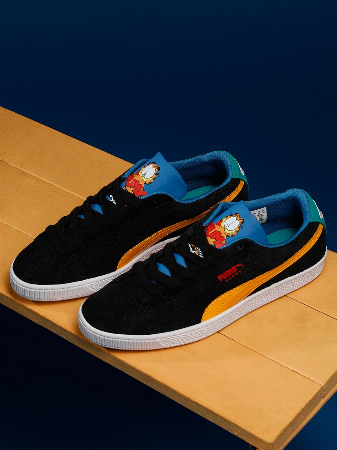

Puma Men Black Printed PUMA x Garfield Suede Leather Sneakers