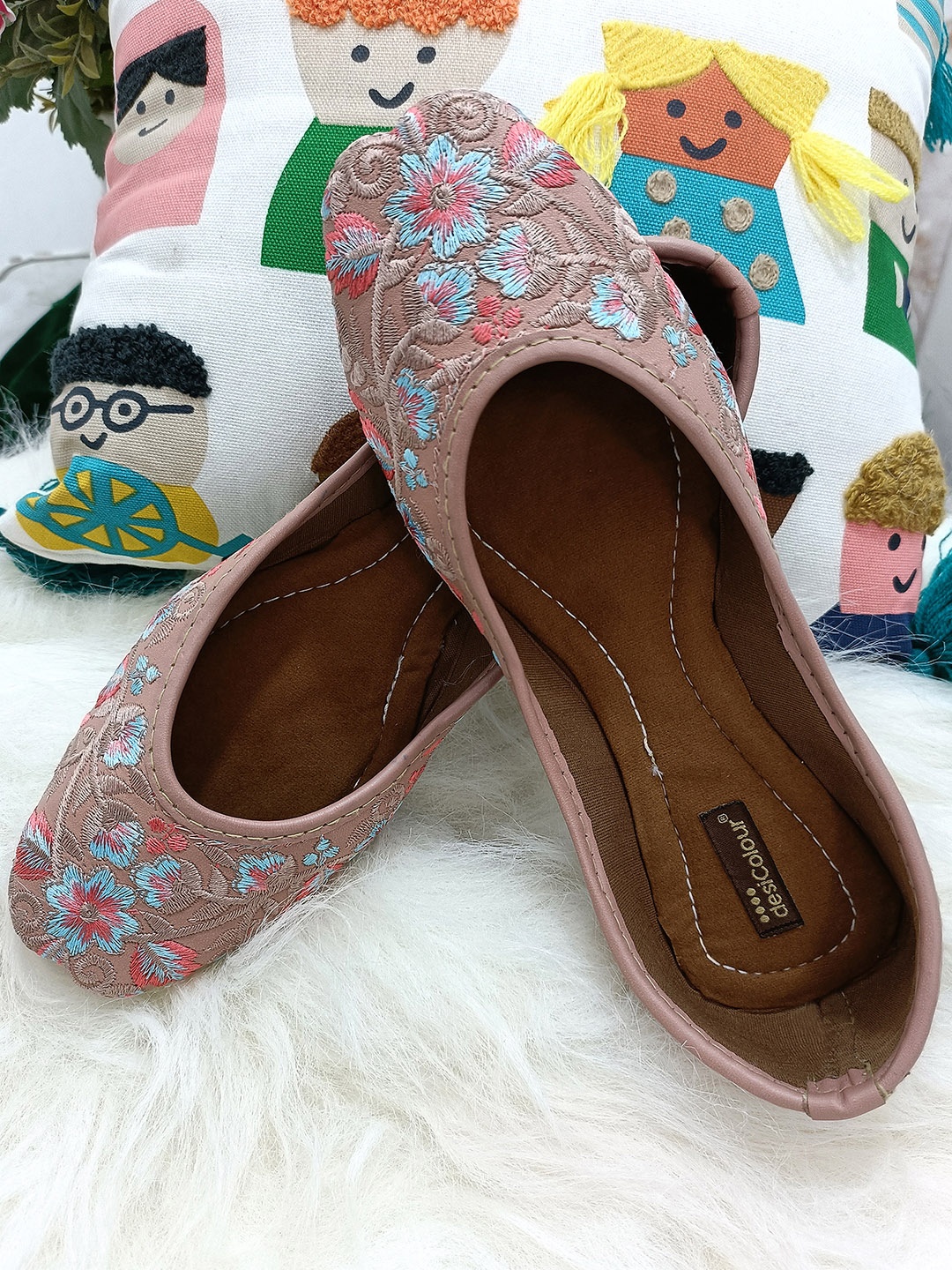 

DESI COLOUR Women Peach-Coloured Leather Ethnic Mojaris with Embroidered Flats