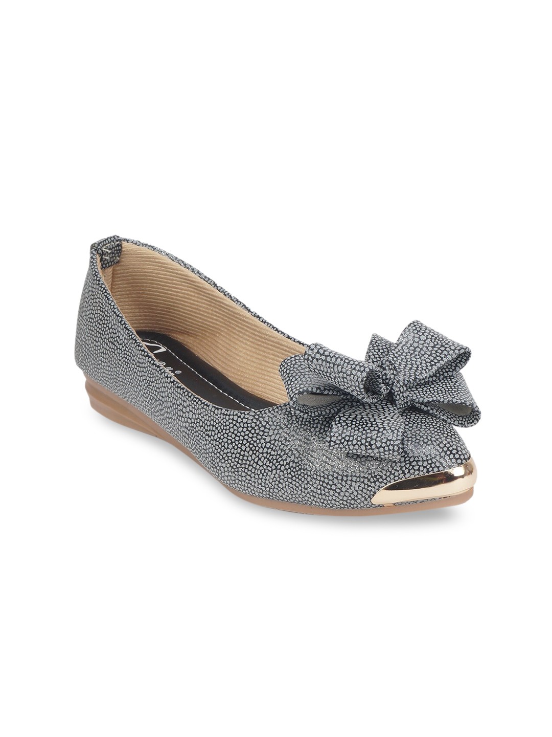 

The Desi Dulhan Women Black Ballerinas With Bows Flats