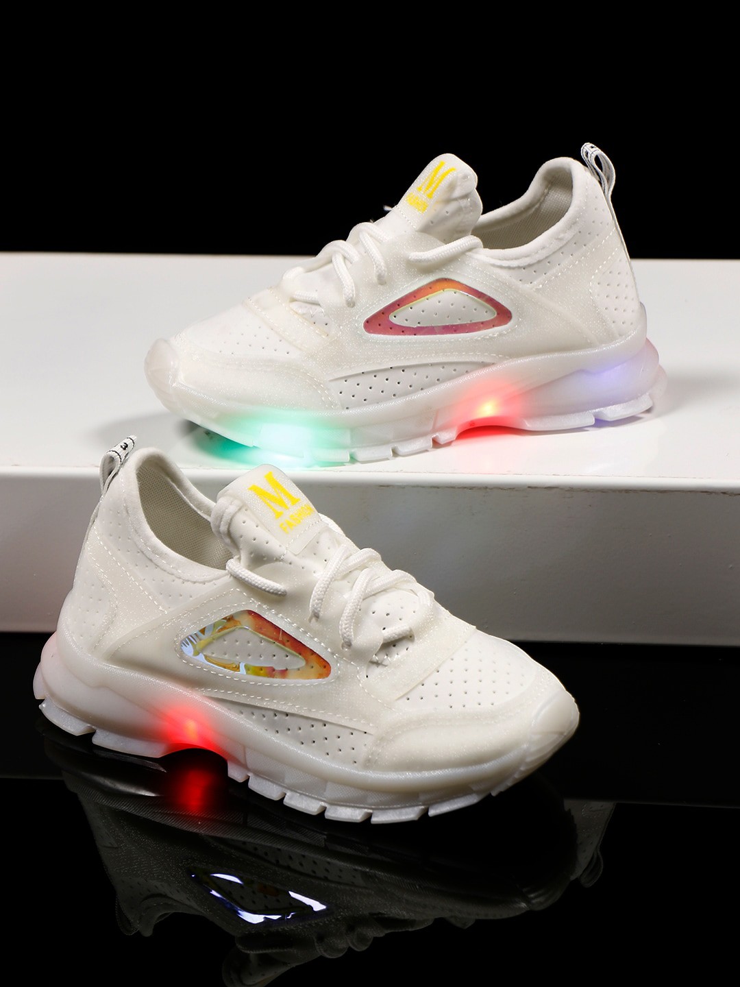 

PASSION PETALS Unisex Kids White Woven Design PU Lightweight Sneakers With LED