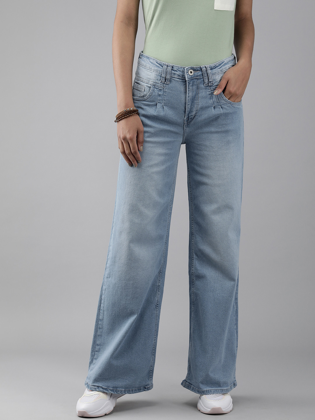 

The Roadster Lifestyle Co Women Blue Wide Leg Light Fade Pleat Detail Stretchable Jeans