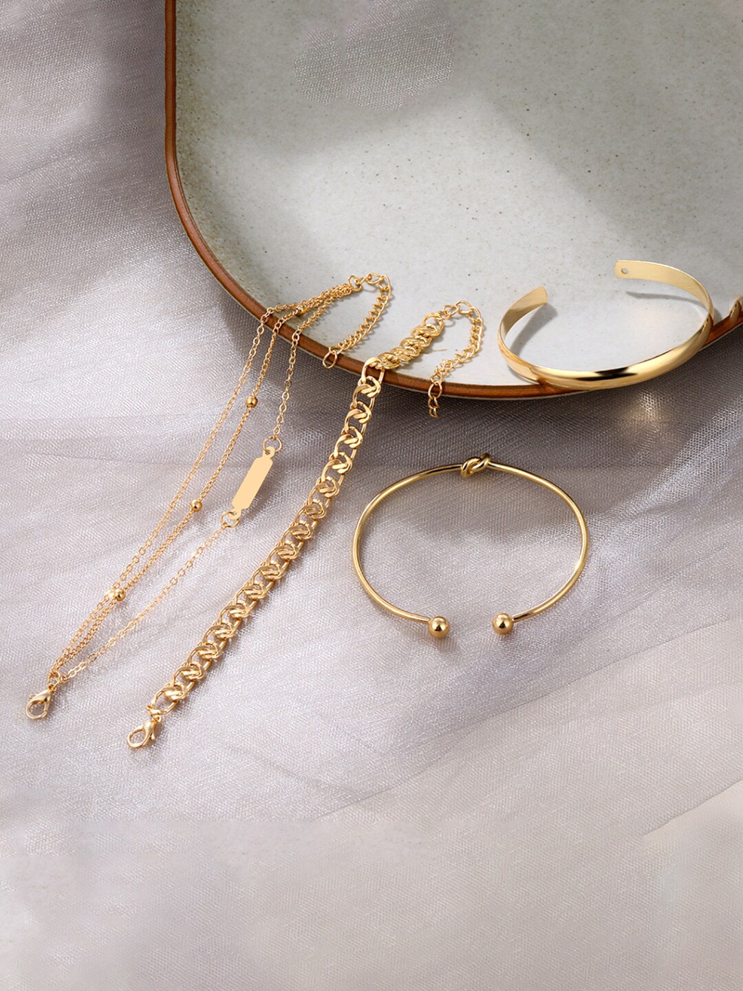 

Yellow Chimes Women Set of 5 Gold-Toned Gold-Plated Link Bracelet