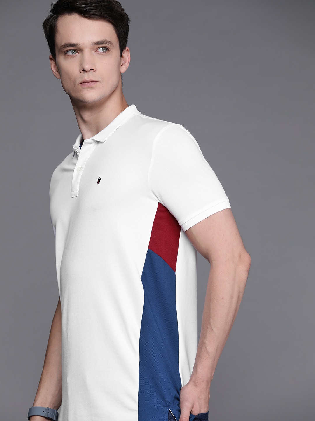 

Louis Philippe Sport Men White Solid Polo Collar Slim Fit T-shirt