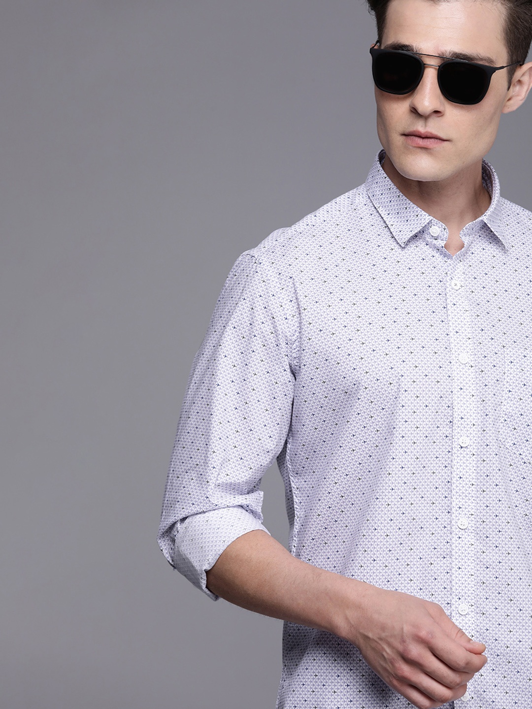 

Louis Philippe Sport Men White & Blue Slim Fit Printed Pure Cotton Casual Shirt