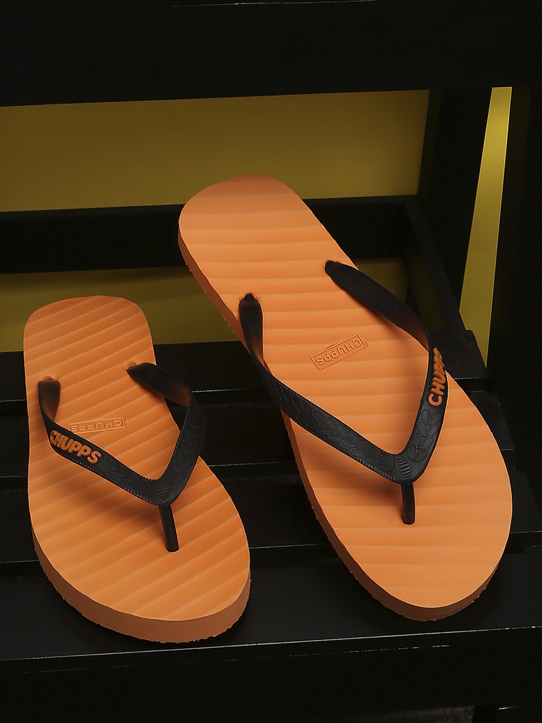 

CHUPPS Men Banana Leaf Orange & Black Natural Rubber Sustainable Thong Flip-Flops