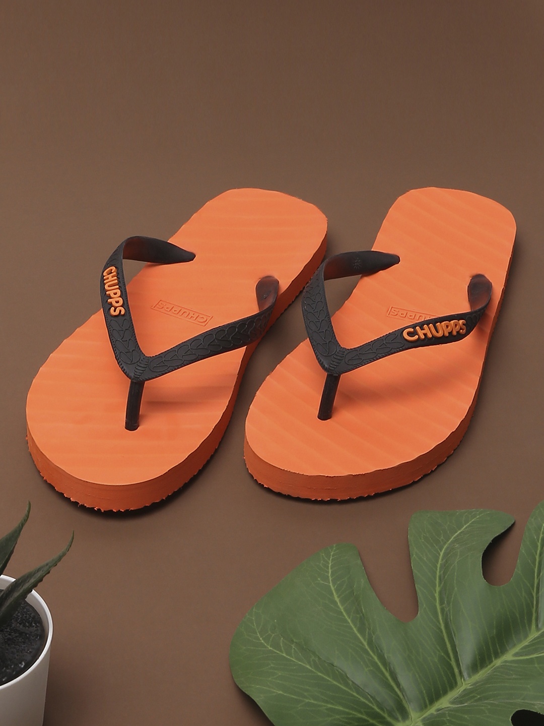 

CHUPPS Men Banana Leaf Orange & Black Natural Rubber Sustainable Thong Flip-Flops
